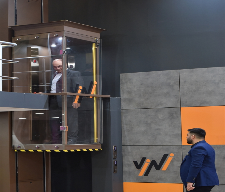 Uluslararasi Asansör Fuari basladi Ugur Aslanhan- Yeni asansör ve yürüyen merdiven teknolojilerinin sektör paydaslari ile bulustugu fuar, yerli ve yabanci 363 firmanin katilimiyla Tüyap Fuar ve Kongre Merkezi'nde kapilarini açti
