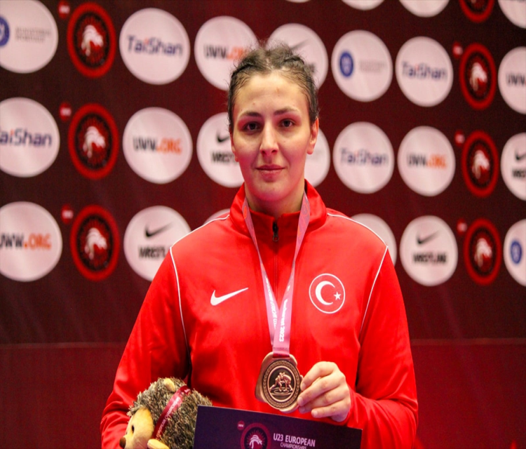 Avrupa 23 Yas Alti Güres SampiyonasiFatih Gazioglu- Kadinlarda Nesrin Bas altin madalya kazandi