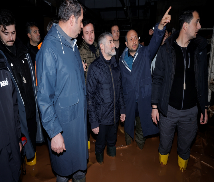 Hazine ve Maliye Bakani Nebati'den Sanliurfa'daki sele iliskin açiklama:Mehmet Akif Parlak- "Su ana kadar selzedelerimiz için toplamda 11 milyon 870 bin liralik bir kaynak aktarilmis oldu"