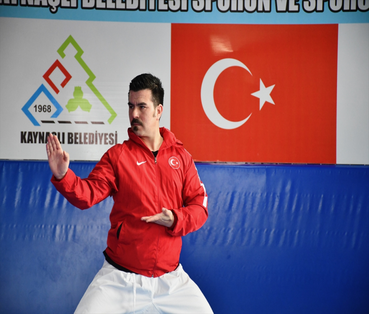 Olimpiyat ve dünya sampiyonu isitme engelli karateci basarisini korumak istiyorCem Ali Kus- Milli sporcu Sabri Kiroglu:
"Allah nasip ederse yine dünya sampiyonu olmak istiyorum ama asil hedefim 2025'teki olimpiyatlar"