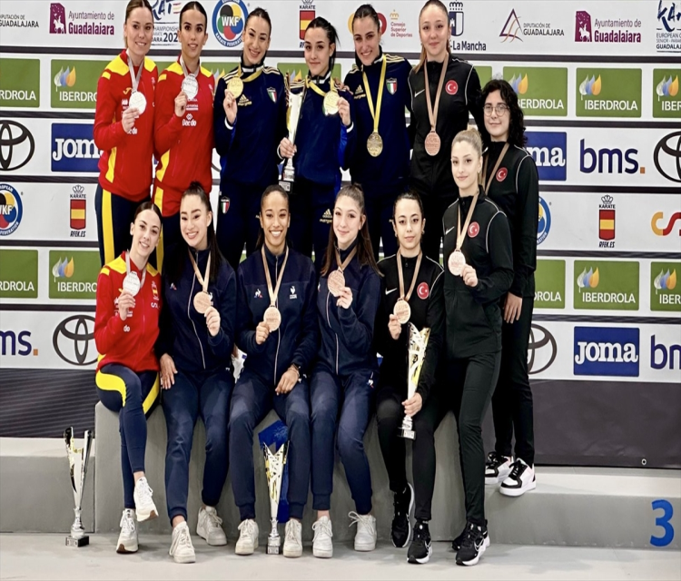 Ispanya'da düzenlenen Avrupa Karate Sampiyonasi sona erdiMuhammed Boztepe- Milliler, Avrupa Karate Sampiyonasi ile Avrupa Para-Karate Sampiyonasi'nda 1 altin, 2 gümüs, 9 bronz olmak üzere toplam 12 madalya kazandi