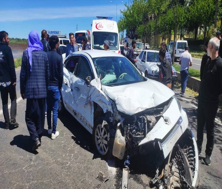 Sanliurfa'da trafik kazasinda 4 kisi yaralandiCuma Sari