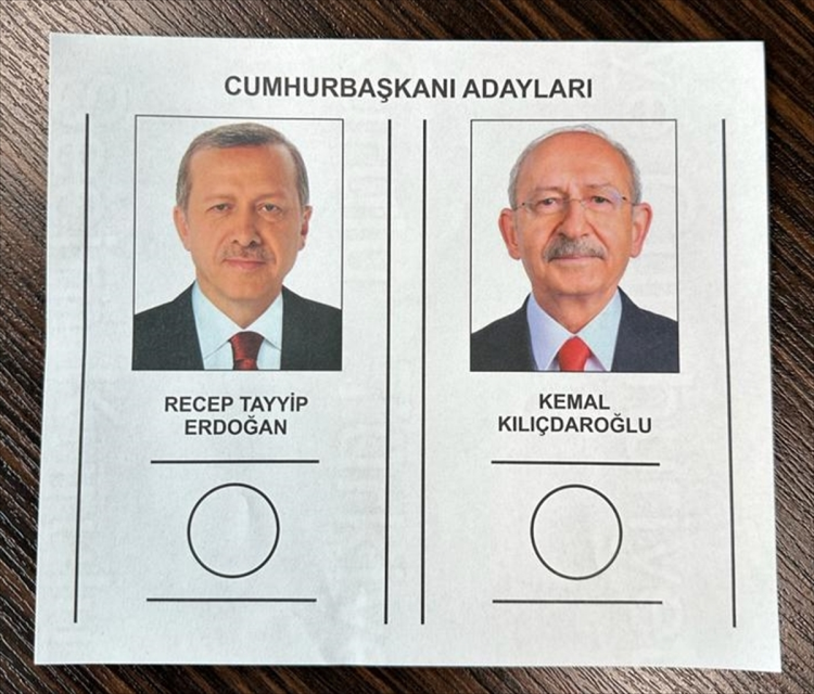 Cumhurbaskani Seçimi ikinci tura kaldiMehmet Tosun,Ismet Karakas- YSK Baskani Yener:
- "Seçilme yeterliligini hiçbir adayin kazanamadigi görülmüs ve daha önceden ilan edilen Seçim Takvimi'ne göre, 28 Mayis 2023 Pazar günü ikinci tur seçimlerinin yapilmasina Kurulumuzca karar verilmistir"
- "Su anda kesin olmayan geçici sonuçlara göre, Sayin Recep Tayyip Erdogan'in yüzde 49,51, Sayin Kemal Kiliçdaroglu'nun yüzde 44,88, Sayin Sinan Ogan'in yüzde 5,17 ve Sayin Muharrem Ince'nin yüzde 0,44 oy aldigi