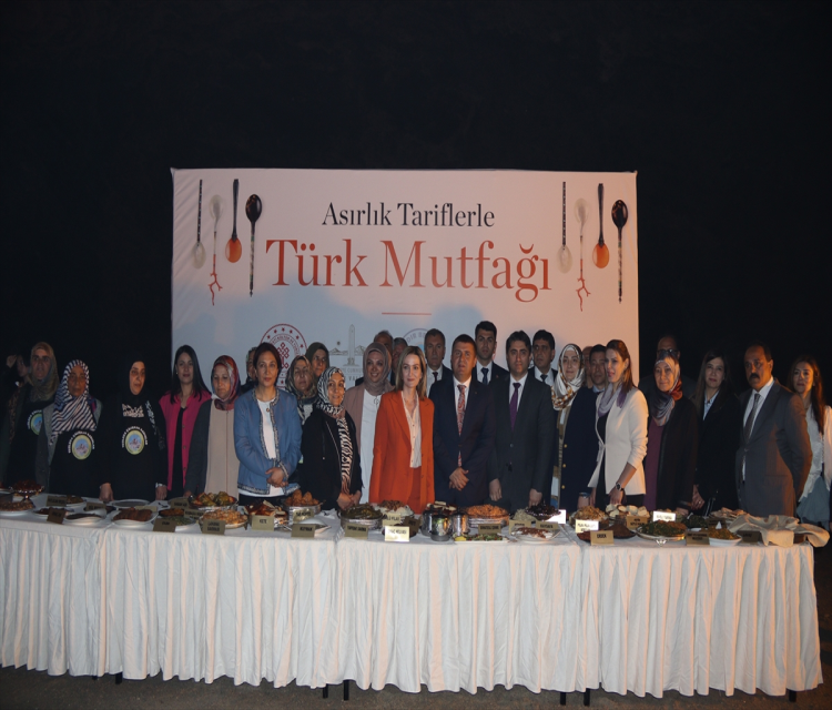 Tuz Dagi'nda "Türk Mutfagi Haftasi" etkinliklerinde yöresel ev yemekleri tanitildiBülent Mavzer