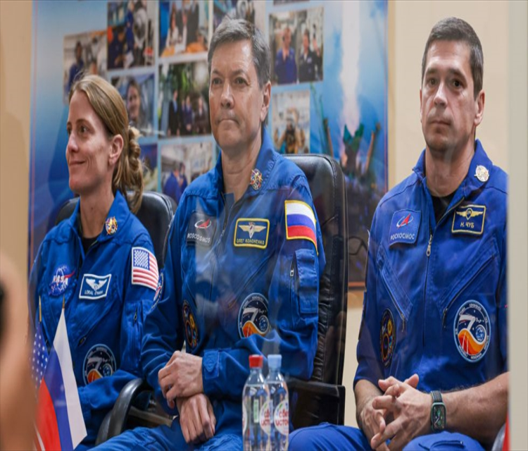 Soyuz MS-24 ile iki Rus ve bir Amerikali uzaya gönderildiMeiramgul Kussainova- Ekipteki Nikolay Çub ile Loral O’Hara ilk kez uzay uçusu gerçeklestirirken, Rus kozmonot Oleg Kononenko'nun ise bu seferiyle uzayda bin günden fazla kalan dünyadaki ilk insan olarak kayitlara geçmesi bekleniyor