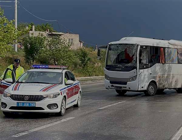 Afyonkarahisar-Konya yolunda askeri midibüs devrildi:10 yaralı!