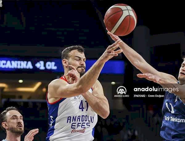 Türkiye Sigorta Basketbol Süper Ligi'nde play-off final serisi yarin basliyorEmre Dogan- Anadolu Efes, final serisinin ilk maçinda Pinar Karsiyaka'yi konuk edecek